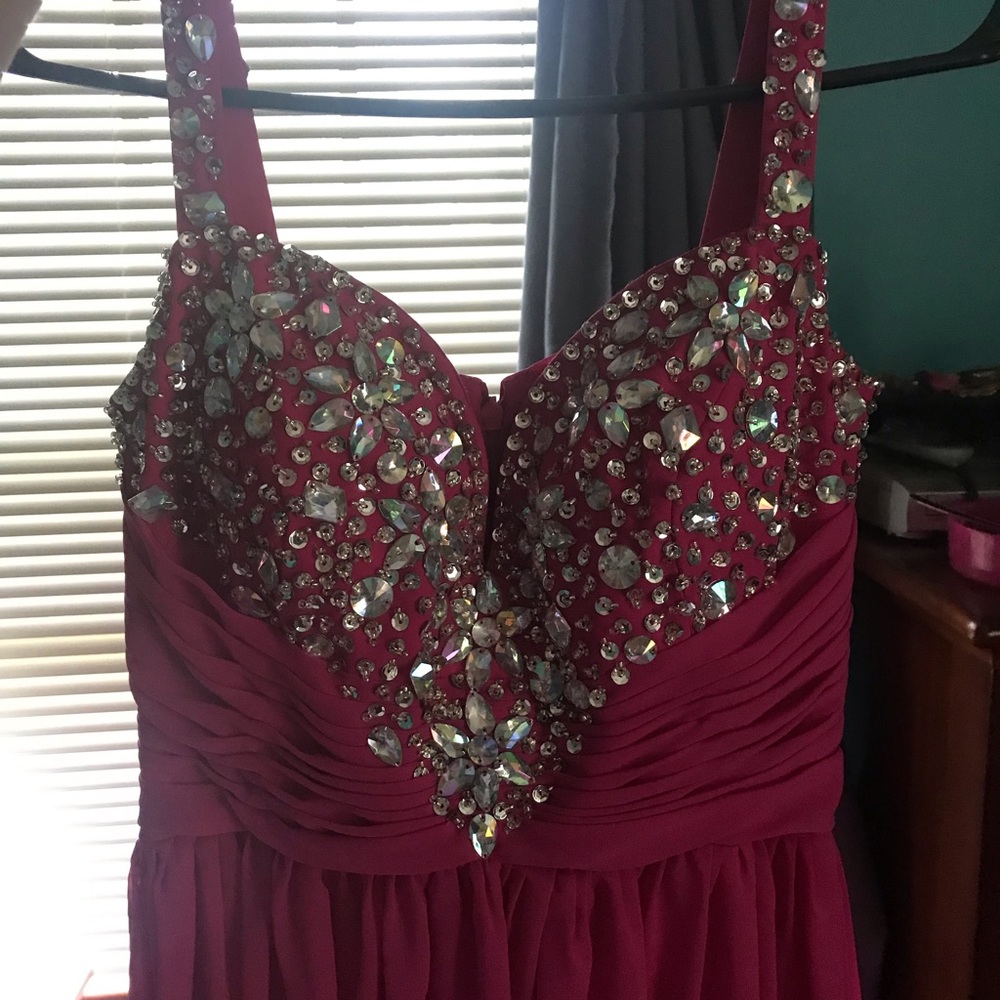 Fuchsia pink prom dress!